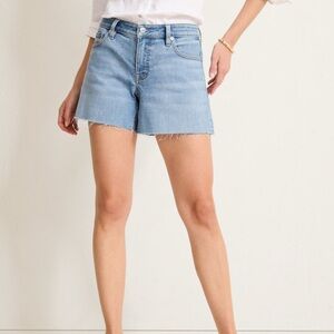 NEW Tommy Bahama 5” Relaxed Denim Shorts , Venice Wash , size 4